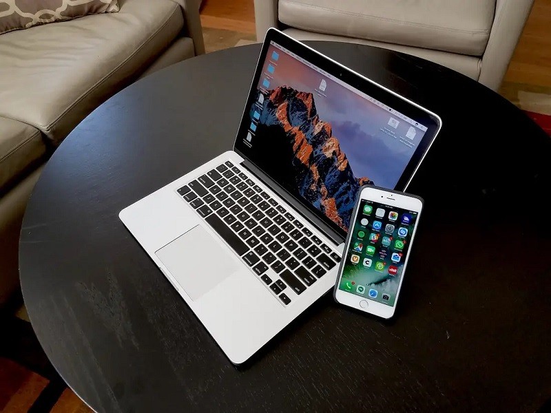 how to sync iphone photos with macbook air