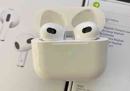 apple airpods under charging