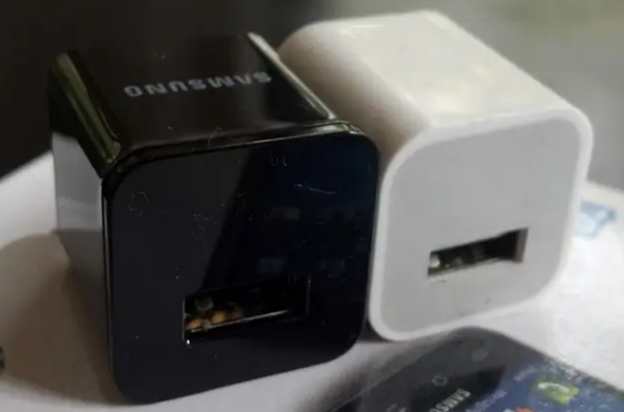  samsung and apple charging bricks