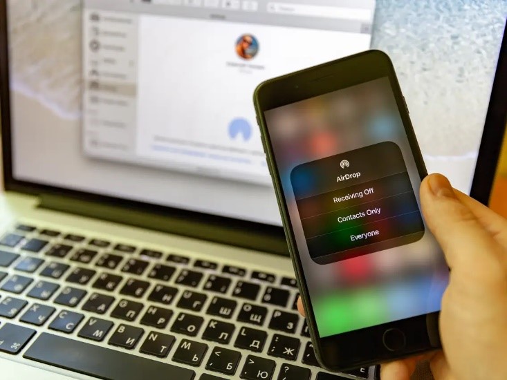 how to airdrop from iphone to macbook 