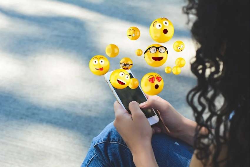 use emojis to enhance talking