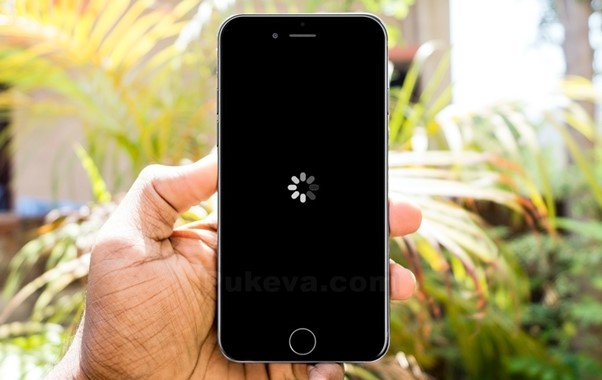 Comment résoudre le problème de roue tournante de l'écran noir de l'iPhone ?