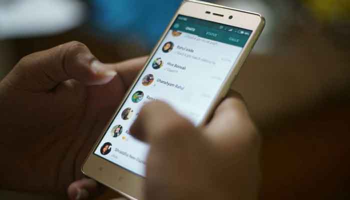 How to Read a WhatsApp Message Without the Sender Knowing