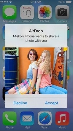 tap accept on the receiving device to receive the airdrop transfer