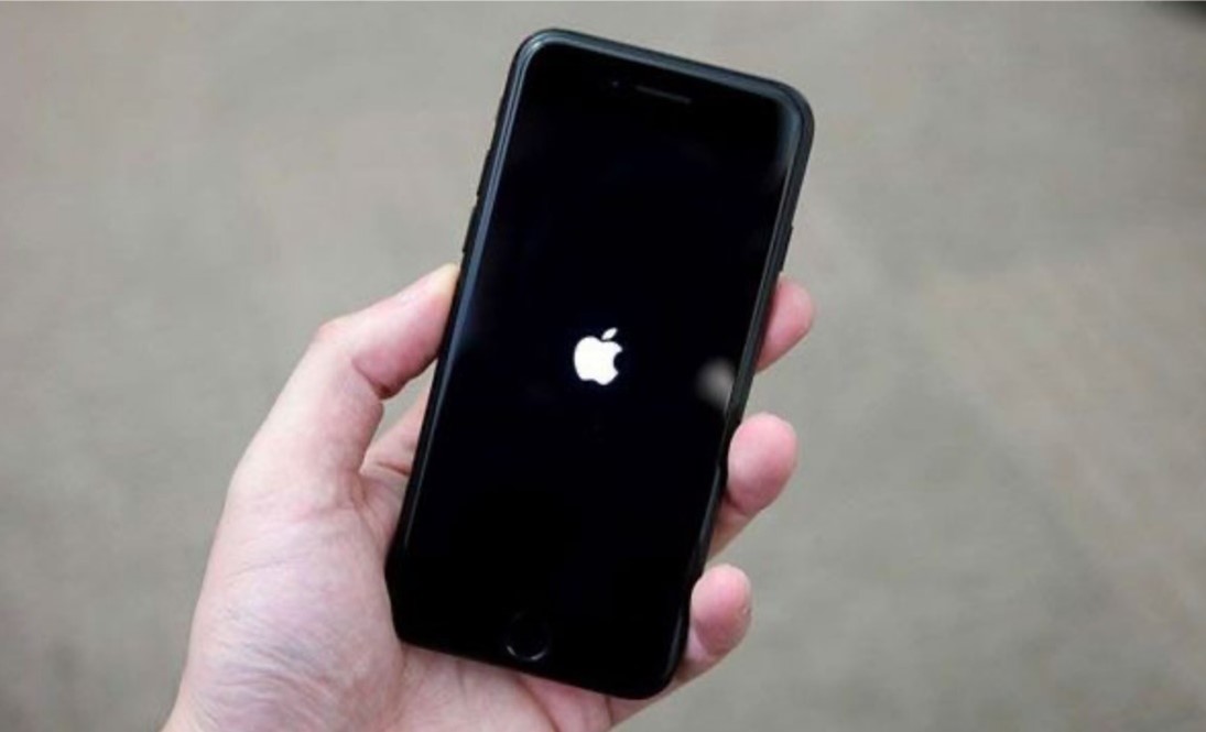 ¿Tu iPhone está atascado en el logo de Apple? Causas y Soluciones