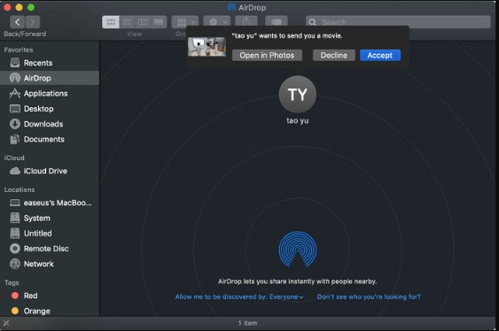 Tocca "Accetta" sul tuo Mac per ricevere la musica inviata tramite AirDrop.