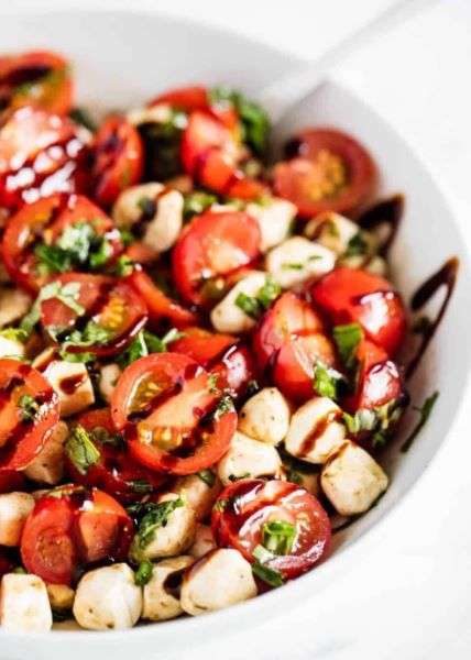 tomato basil mozzarella summer salad